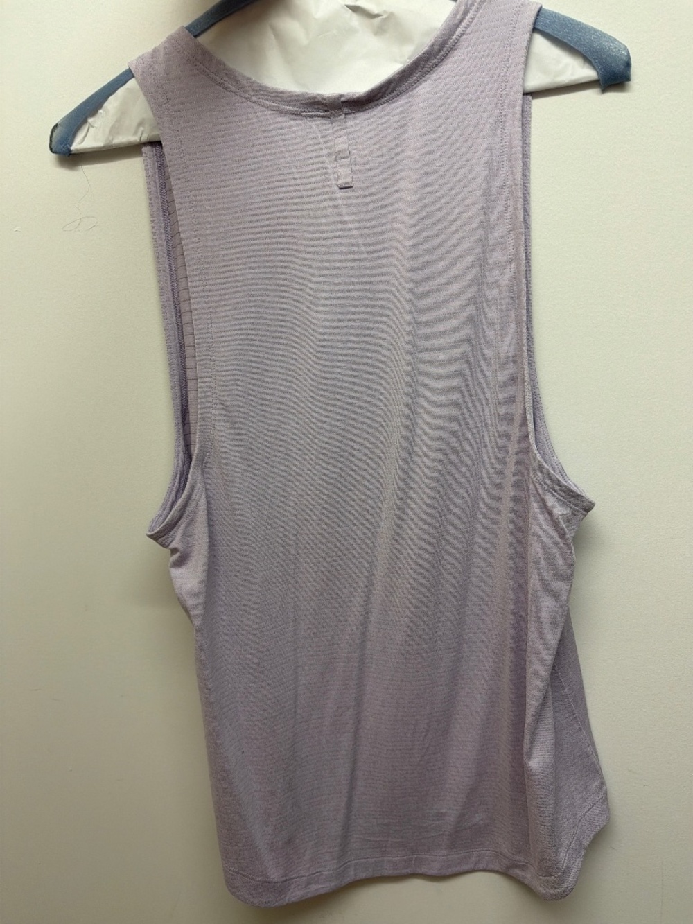 Lululemom Men’s M purple workout shirt